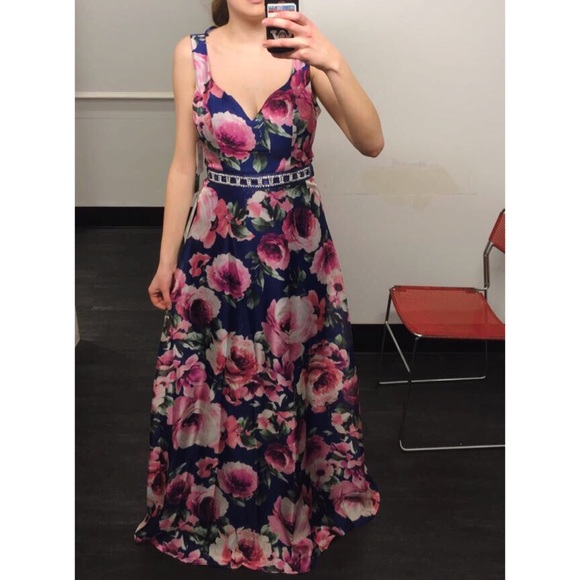 Dresses & Skirts - 🌸Flowery prom dress🌸